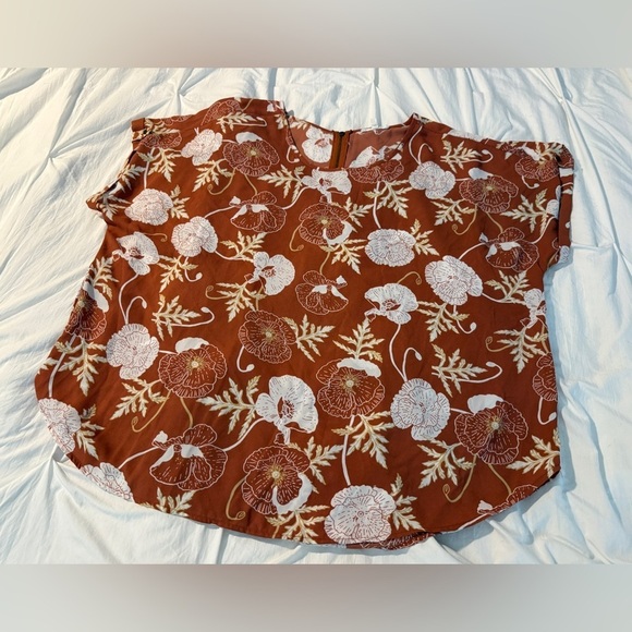 Maurice’s Short Sleeve Blouse Color Rust w/ white poppy flowers women’s XXL EUC - Picture 15 of 16